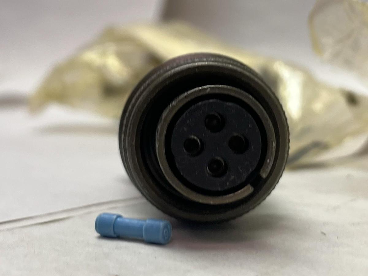 Amphenol,69-3106E-14S-2S,PLC PLUG LOT OF 2