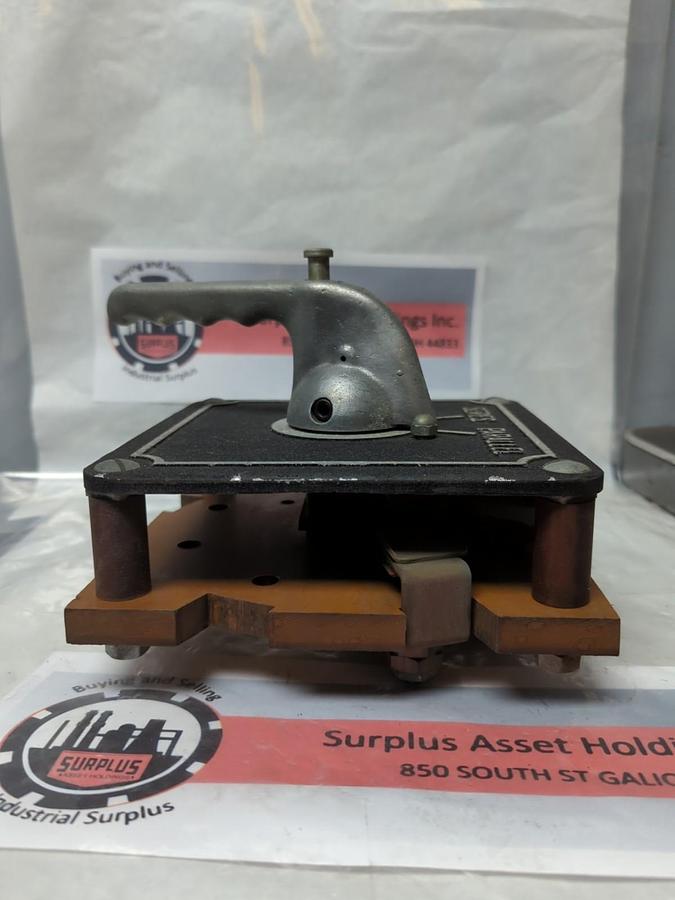 Used SQUARE D,9830-R2018,2-POS SERIES-PARALLEL SWITCH 600V 600AC 200A PRE-OWNED