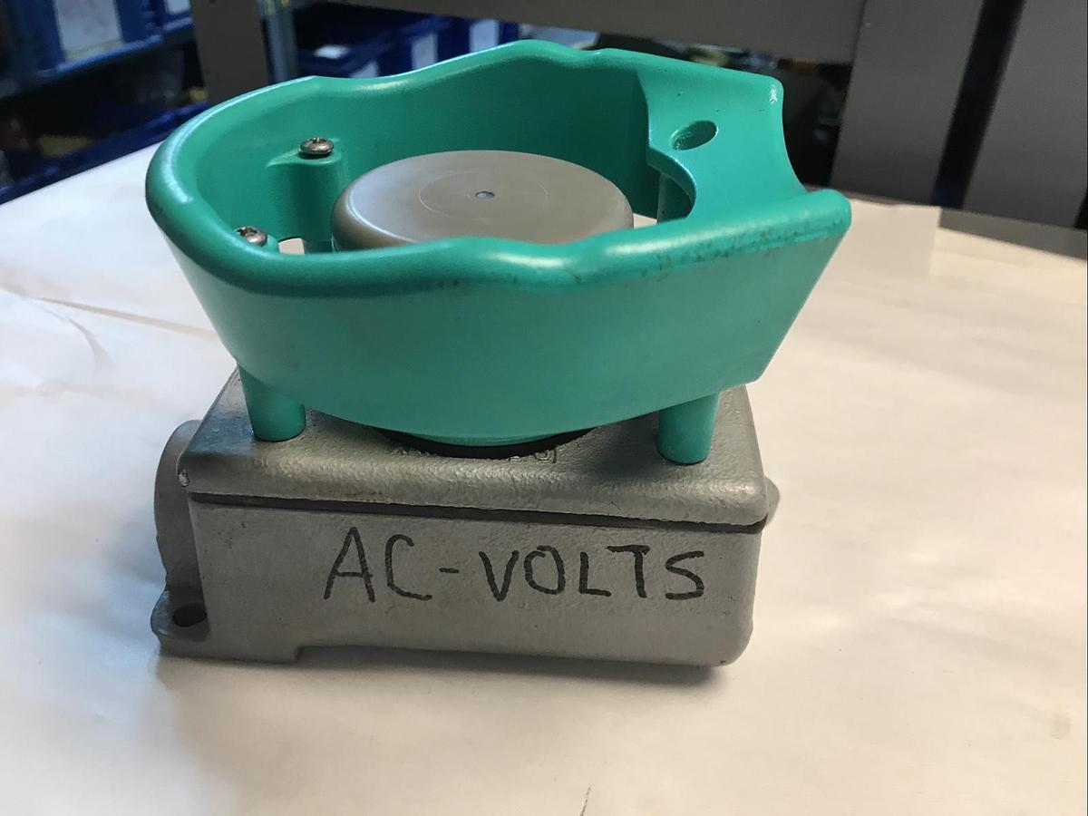 Pepperl+Fuchs,093779,Type PB-D02-008-6CAPACTIVE ERGONOMIC Palm Button New No Box