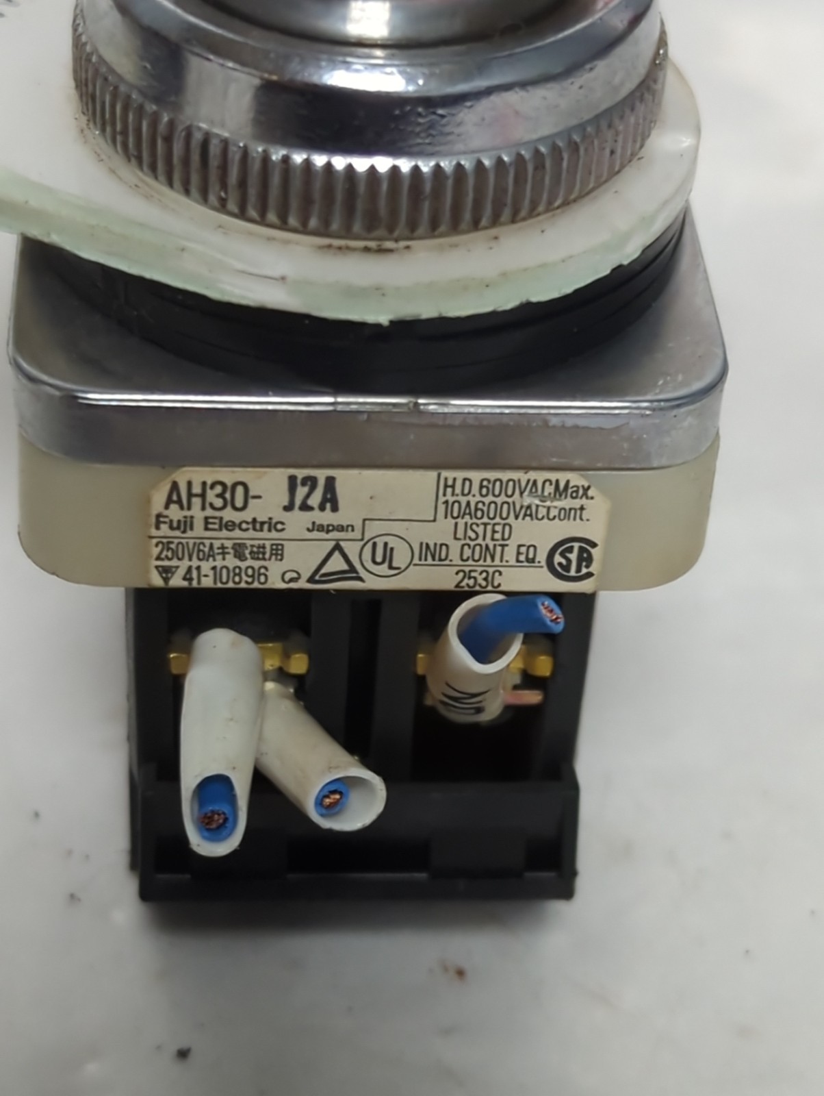 Used FUJI ELECTRIC,AH30-J2A,2-POSITION KEY SELECTOR SWITCH PRE-OWNED