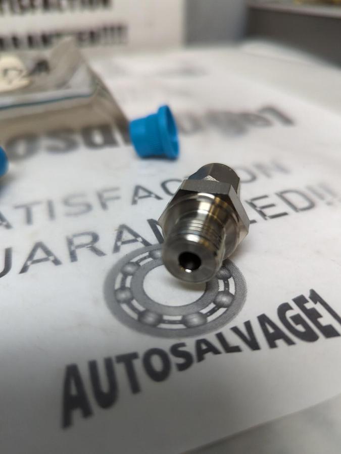 SWAGELOK,SS-400-1-4RP,1/4TX1/4T MALE ISO PARALLEL CONNECTOR LOT OF 2 NOS