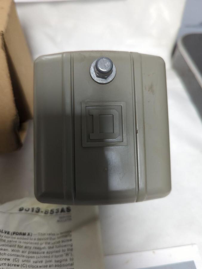 SQUARE D,9013-GHG2J63,PRESSURE SWITCH ON-145 OFF-175 NOS