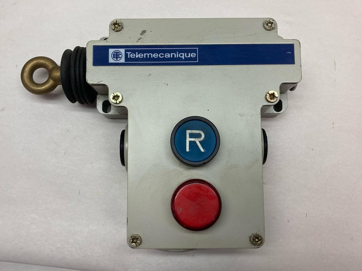 Used Telemecanique,XY2CE2A150,Cable Pull Switch 120V 2.6W