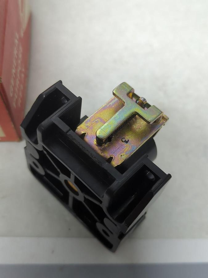 DAYTON,5X849A,GENERAL PURPOSE RELAY 1-1/2 HP 30 AMP 120/240VAC NOS