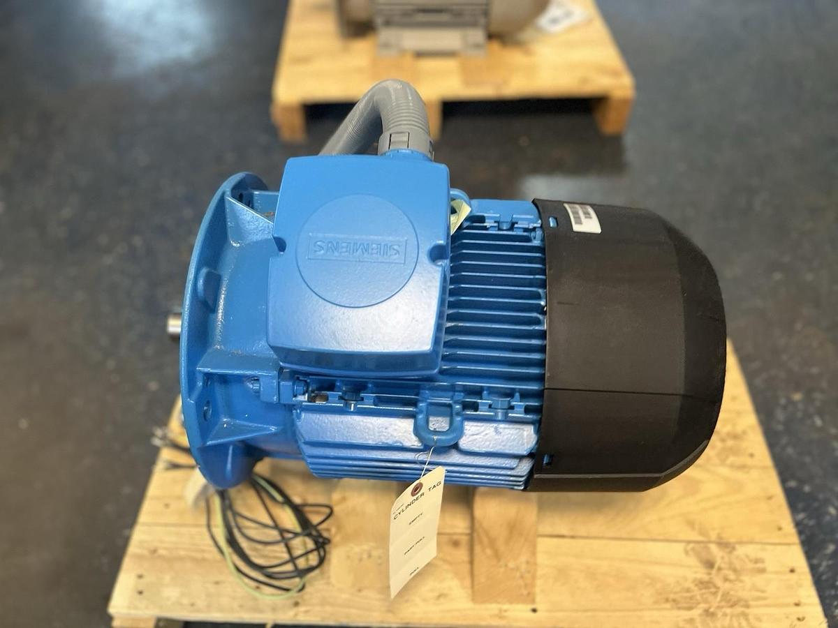 SIEMENS,1AV2163A-1PC31041DA300FA7,MOTOR 15kW 400/460V 160M 3565RPM
