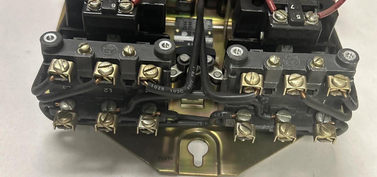 ALLEN BRADLEY,715X-AOD11,TWO SPEED STARTER 120V NOS