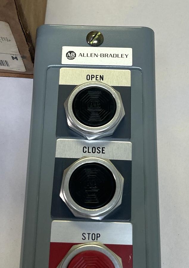 ALLEN BRADLEY,800H-3HD,HEAVY DUTY PUSH BUTTON STATION NOS