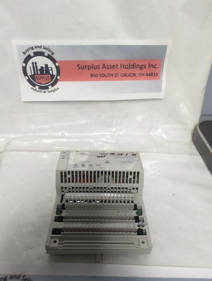 Used SCHNEIDER ELECTRIC,1701CCC96020,TSX MOMENTUM I/O BASE 24VDC-10PT IN SPT RELAY