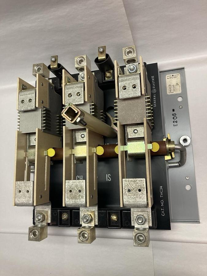 General Electric,THC34 HCI,Basic 3P Disconnect Switch 200A