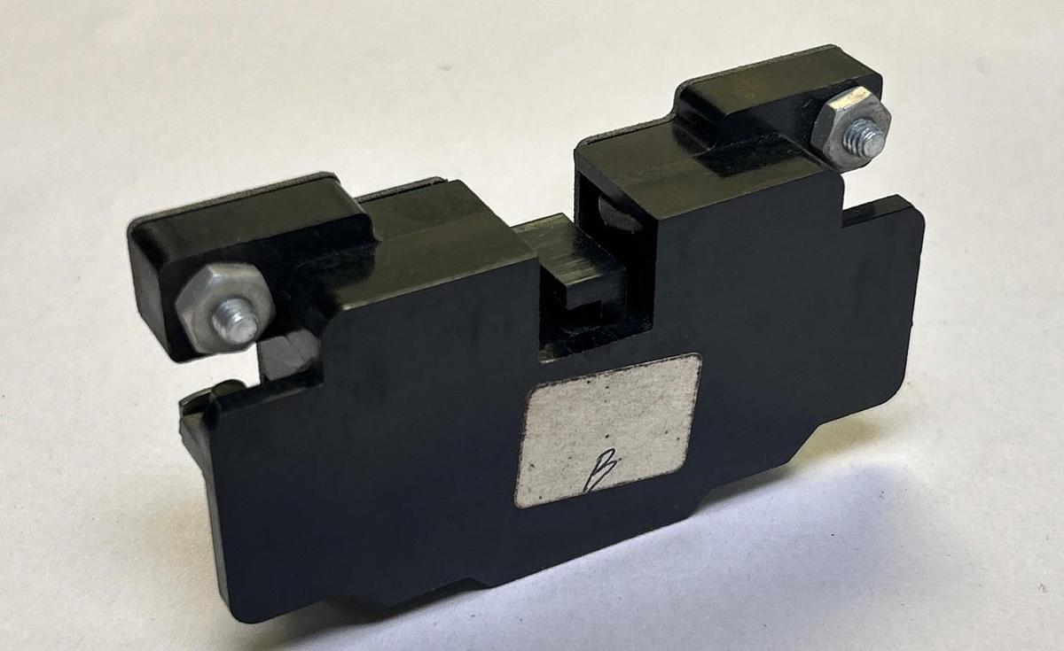 Used CUTLER-HAMMER,10933H7A,AUXILIARY CONTACT