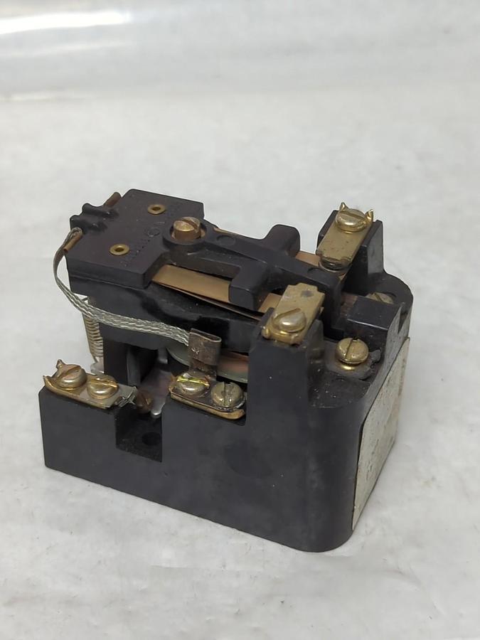 Used GENERAL ELECTRIC,CR2790 E100,GENERAL PURPOSE CONTROL RELAY 230V 60CY PRE-OWNED