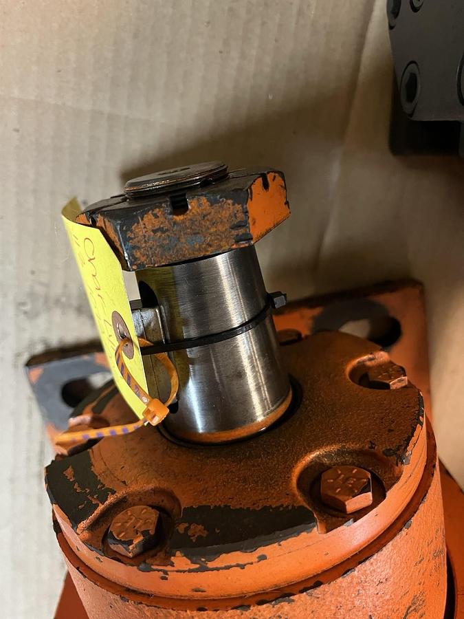 Used CHAR LYNN,113-1072-005,HYDRAULIC MOTOR