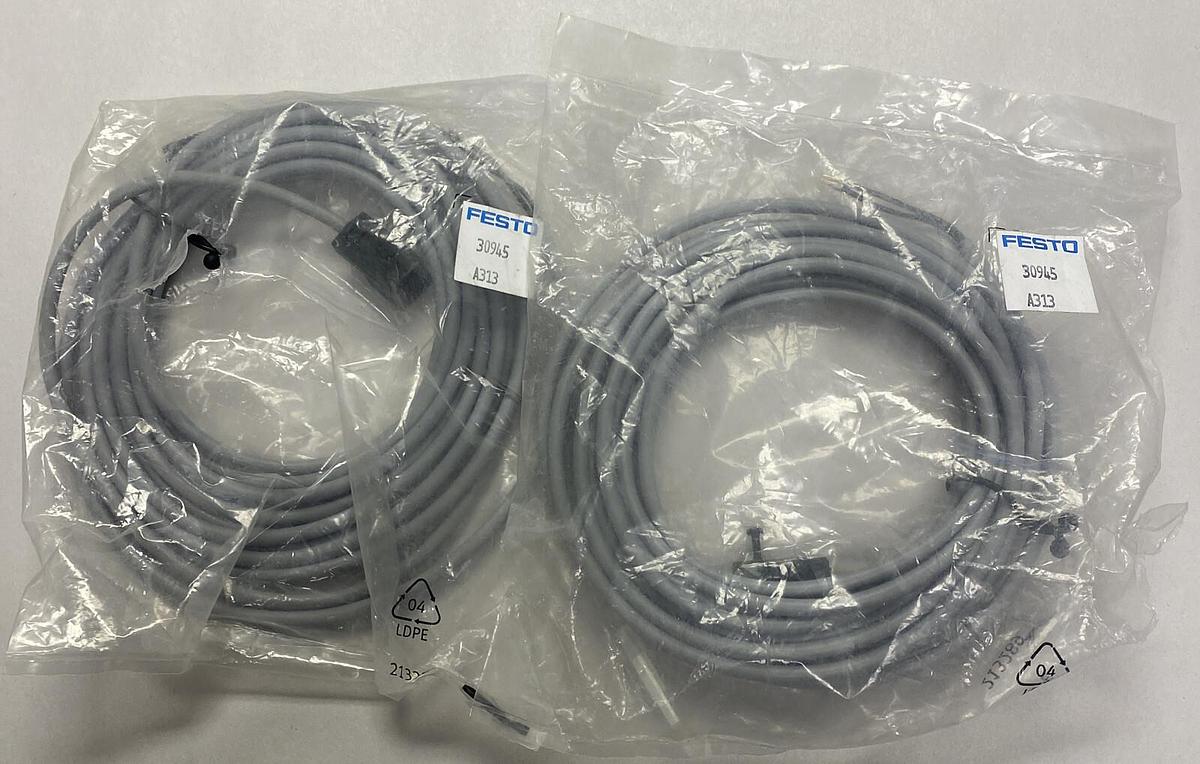 FESTO,KME-1-24DC-5-LED / 30945,ANGLED PLUG SOCKET LOT OF 2 NEW