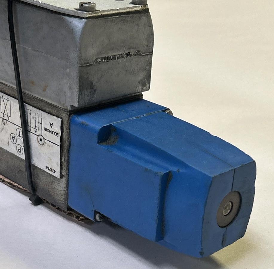 Used VICKERS,PA5DG4V32NWB10C,DIRECTIONAL VALVE
