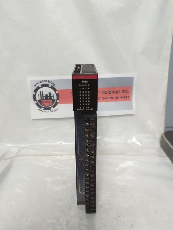 Used TOSHIBA,TC32AO,OUTPUT MODULE 100/220VAC 1 A PRE-OWNED