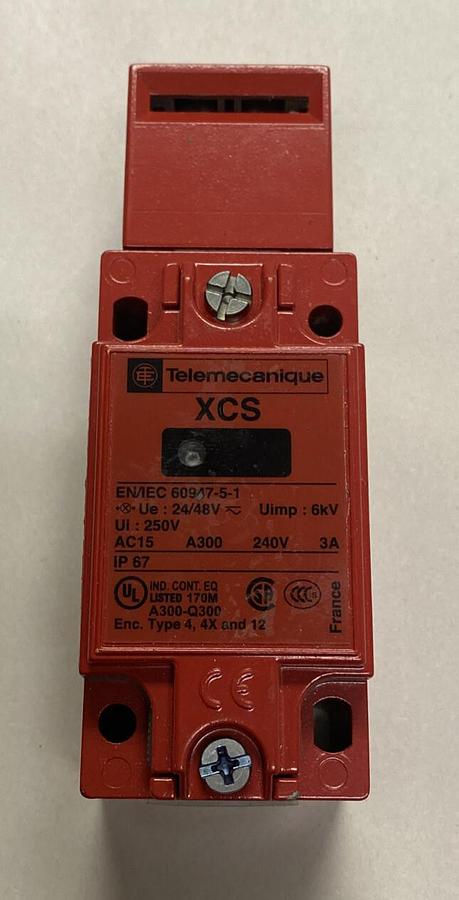 TELEMECANIQUE,XCSA713,SAFETY INTERLOCK SWITCH NEW NO BOX