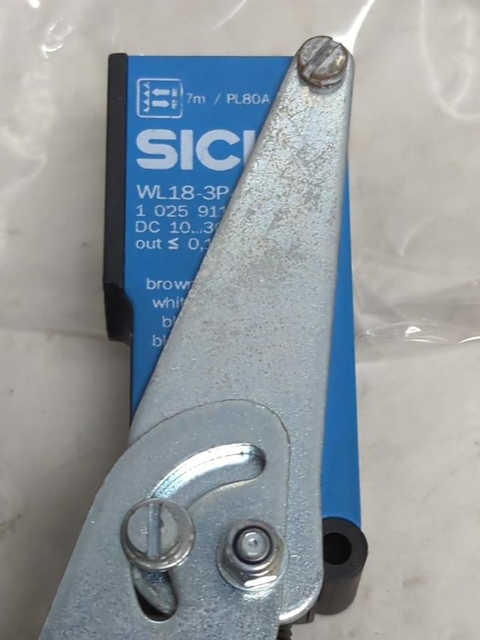 Used SICK,WL18-3P430,PHOTOELECTRIC SENSOR PRE-OWNED