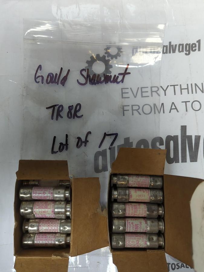GOULD SHAWMUT,TR8R,TRI ONIC 8 AMP FUSES LOT OF 17