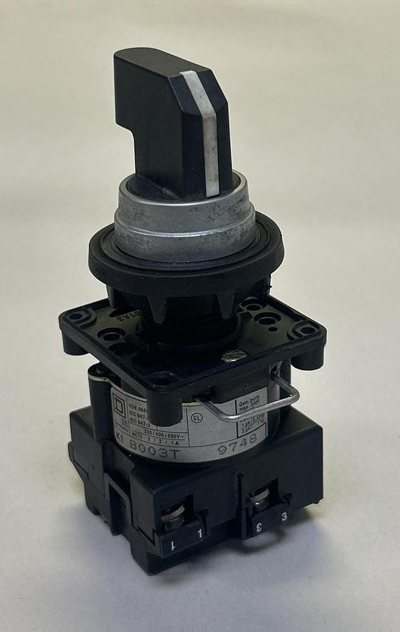 Used SQUARE D,K1B003T,SELECTOR SWITCH