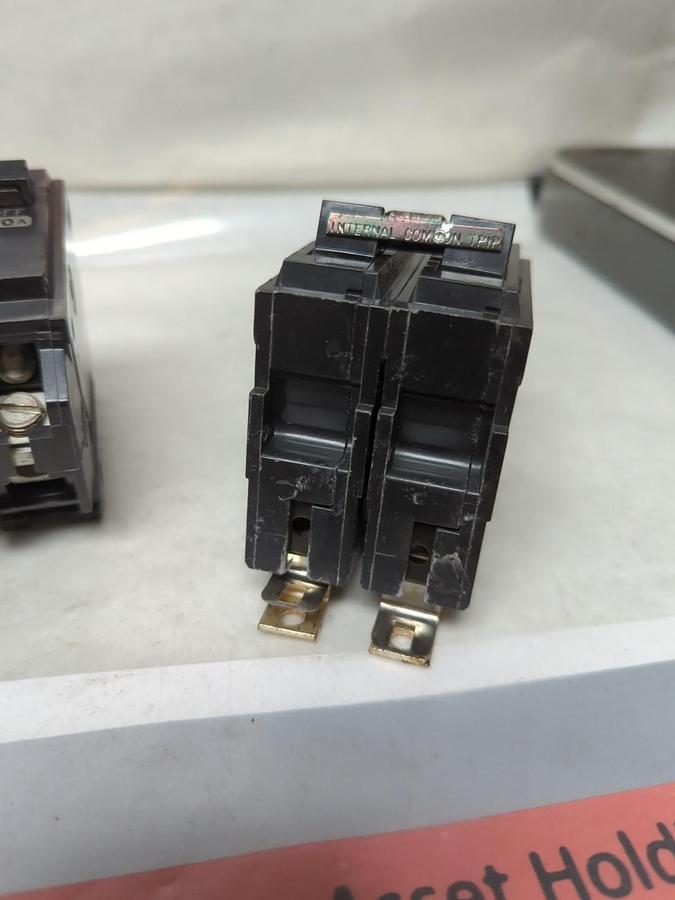 Used GENERAL ELECTRIC,70 AMP,CIRCUIT BREAKER 70 AMP 2-POLE LOT OF 2 PRE-OWNED