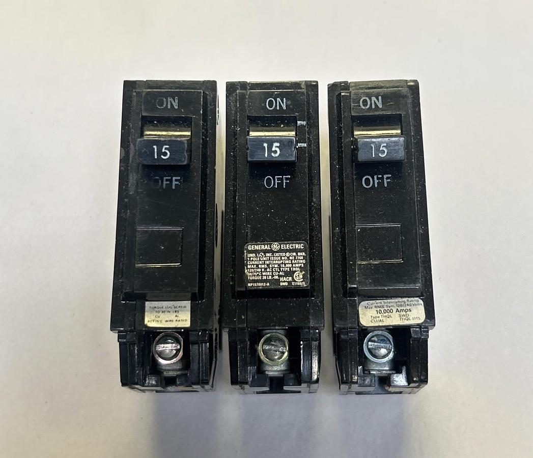 Used GENERAL ELECTRIC,THQL1115,CIRCUIT BREAKER 15A 120/240V 1P LOT OF 3