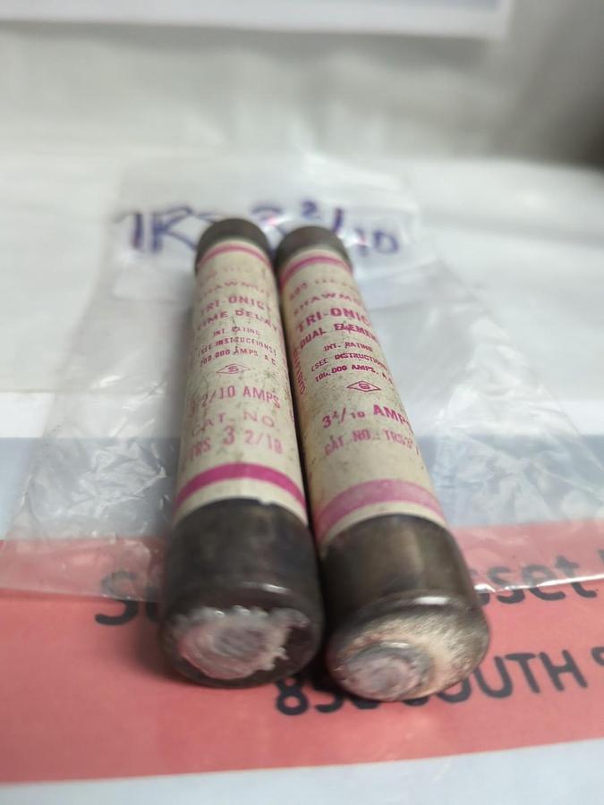 Used GOULD SHAWMUT,TRS-3-2/10,TRI-ONIC 3-2/10 AMP FUSE LOT OF 2 PRE-OWNED