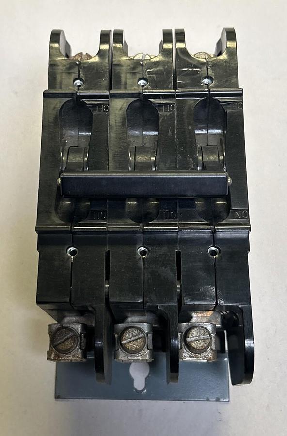 Used HEINEMANN,CF3-Z60-3,LOAD CENTER CIRCUIT BREAKER 135AMPS 240V AC 3POLE