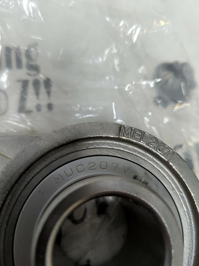 AMI,MFL207-MUC207V,FLANGE MOUNT BEARING 2-BOLT BASE 1-1/4 INCH BORE NO BOX!! NOS
