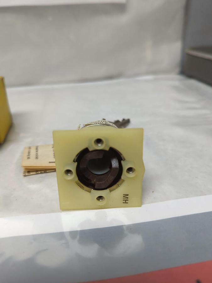 SQUARE D,9001-KS-43K5,KEY OPERATED SELECTOR SWITCH NOS