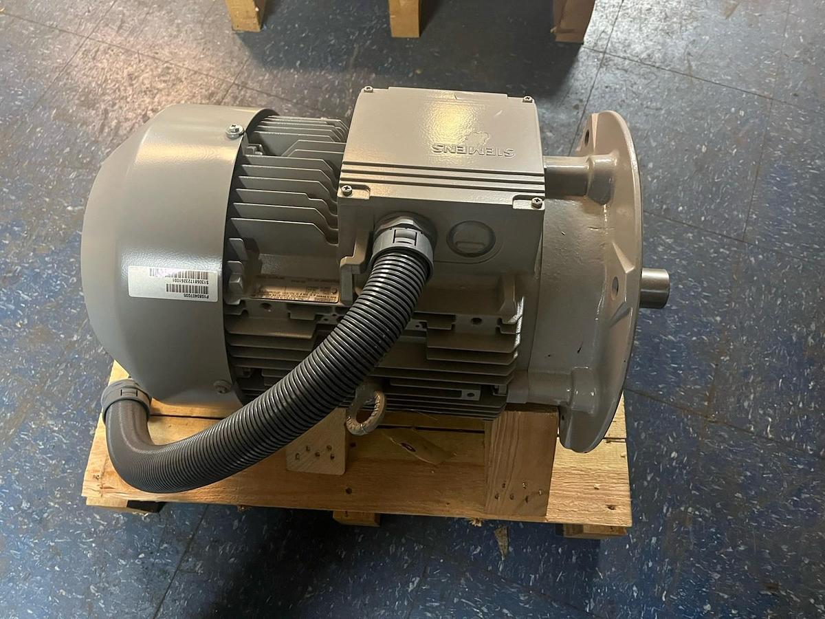 Used SIEMENS,1LA9163-2LA51-ZT00,MOTOR 11kW 2950RPM 500V 50Hz 3PH IEC160