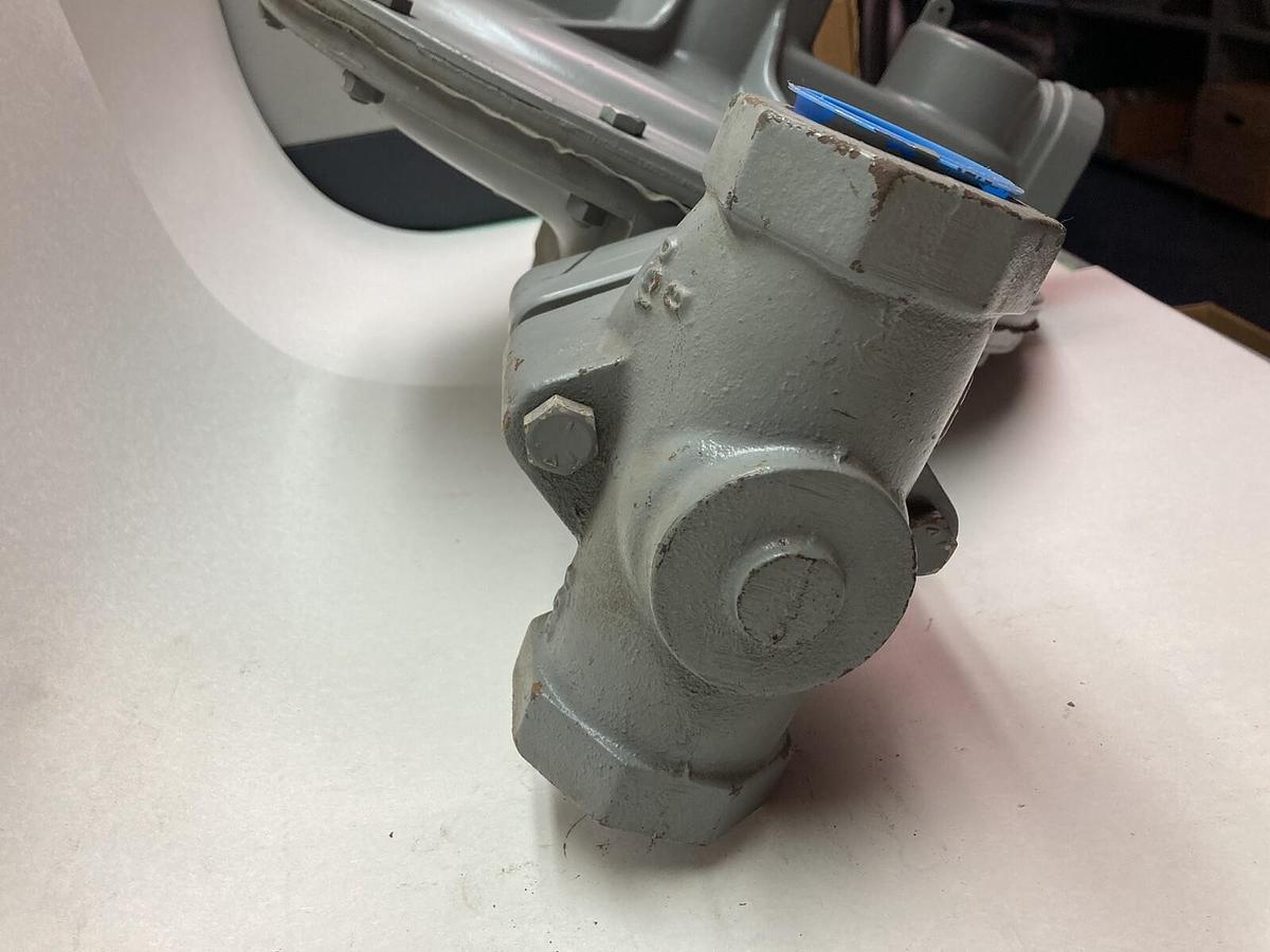 Used Fisher,5201,Pressure Regulator 3/8 Inch Port 1.5-3.25 PSIG