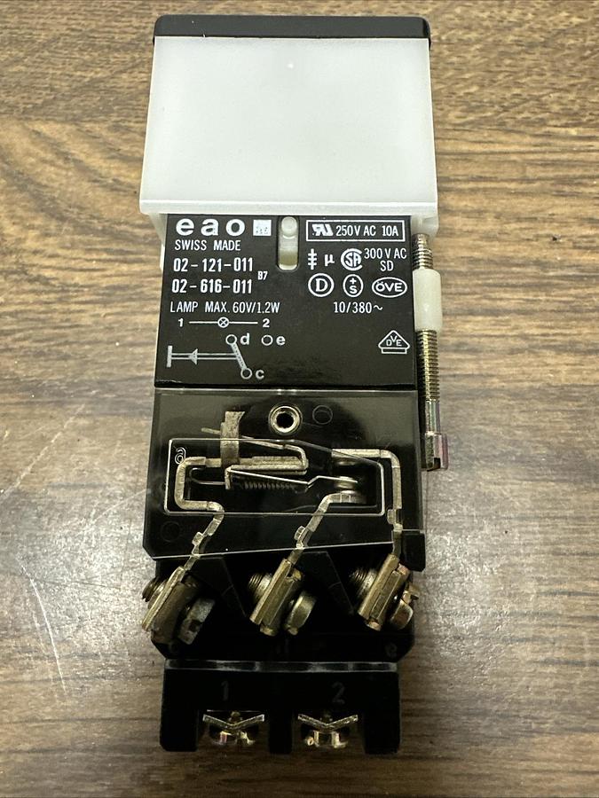 EAO,02-121-011,Lampholder