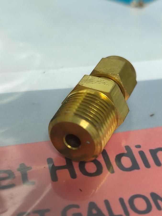 SWAGELOK,1/4T X 3/8NPT,BRASS TUBE FITTING 1/4 IN TUBE 3/8 NPT MALE BOX OF 20 NOS