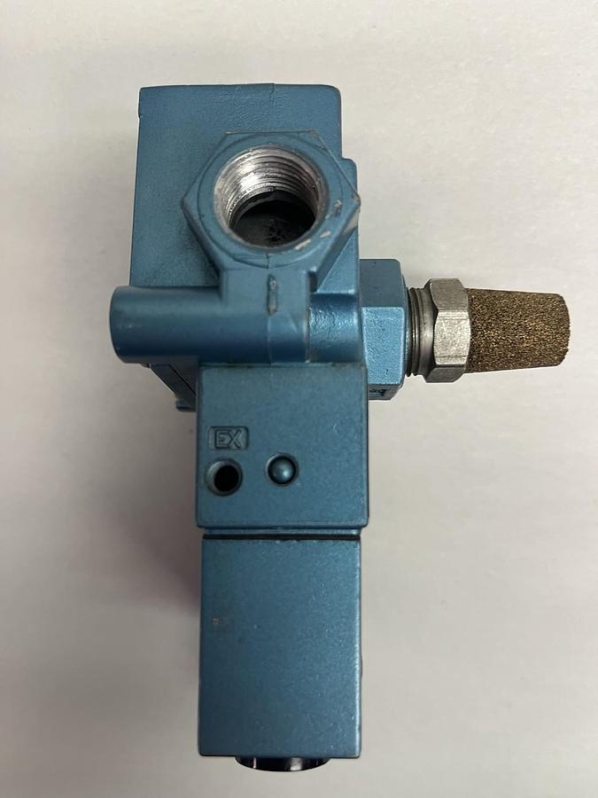 Used MAC,55B-12-PI-501JA,PNEUMATIC VALVE SOLENOID PID-501JA 24VDC
