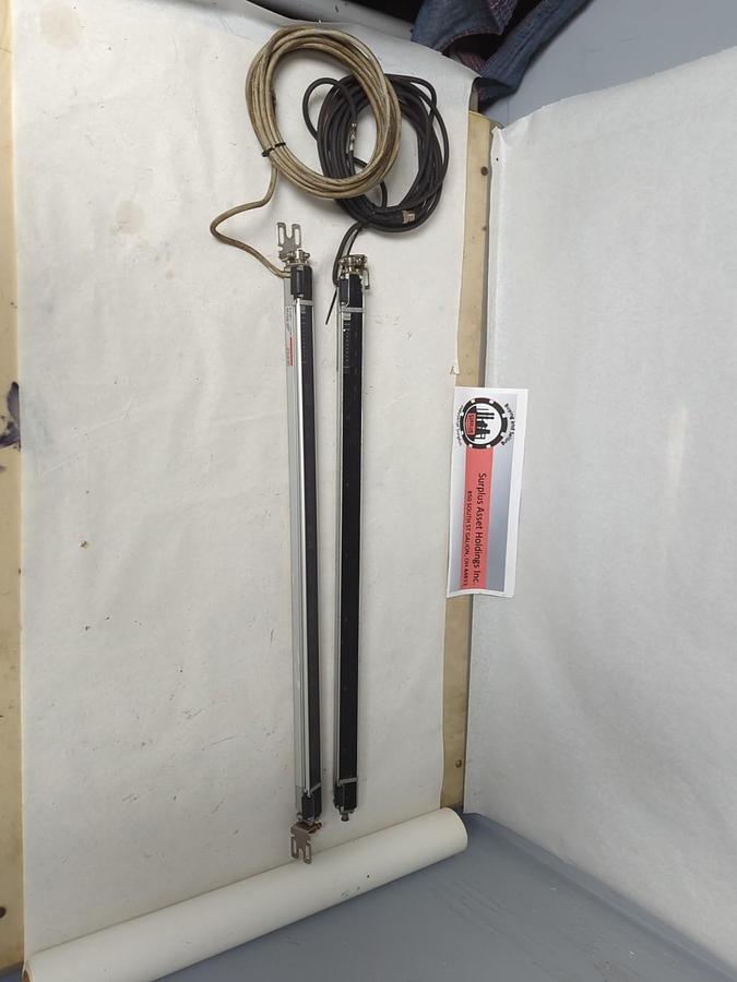 Used KEYENCE,SL-C32H-R/SL-C32H-T,LIGHT CURTAIN RECEIVER AND TRANSMITTER SET 24VDC