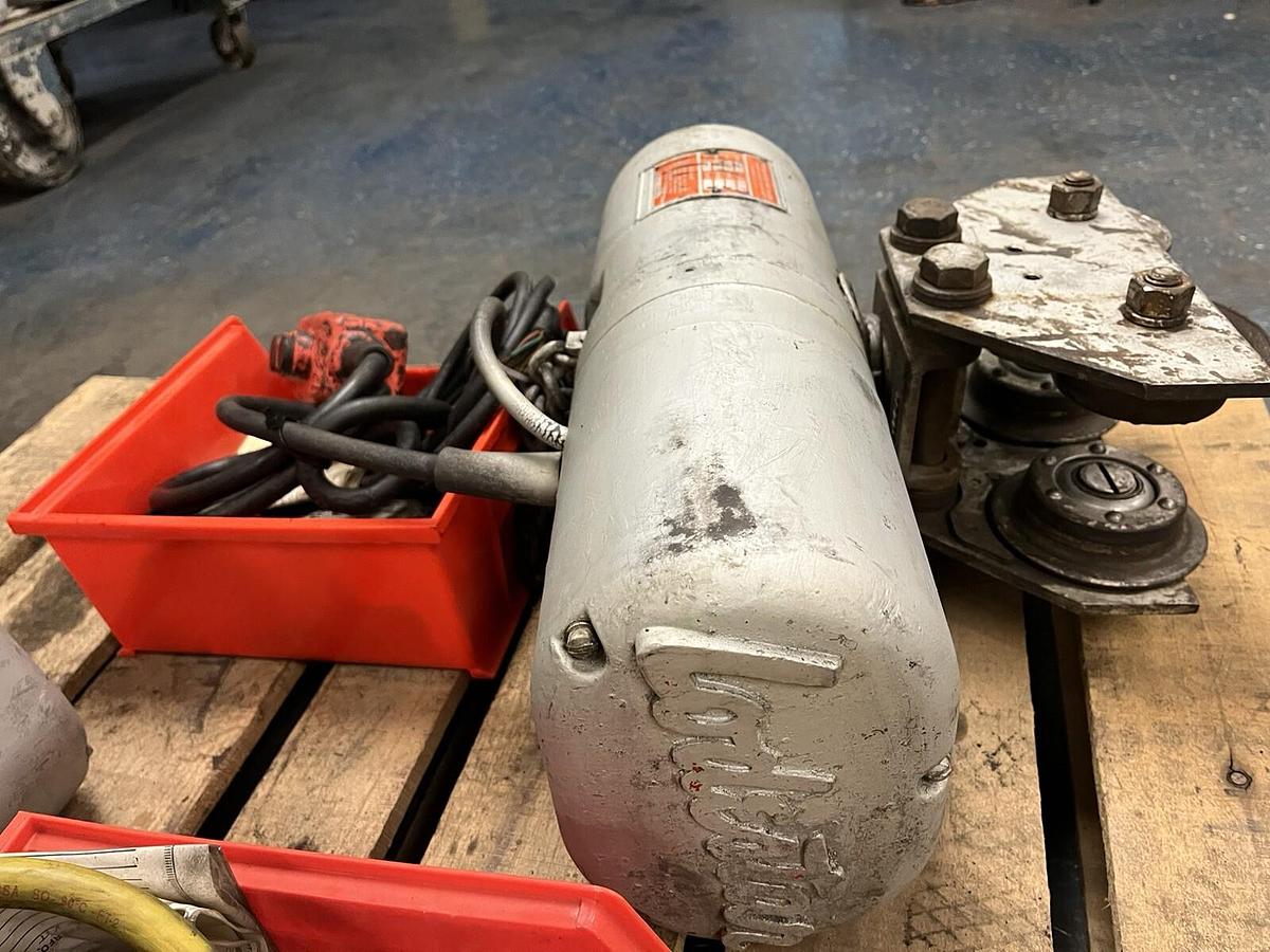 Used CM,H,Electric Hoist 1 Ton 3ph 208-220/440V 10 FT Chain 8 FPM 1/2hp w Trolley