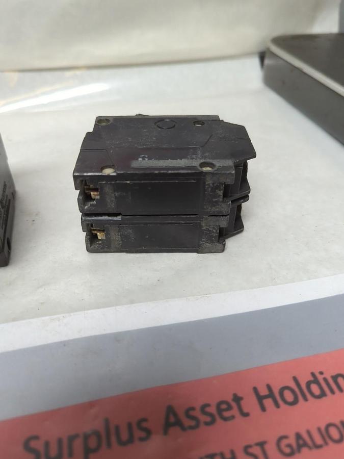 Used GENERAL ELECTRIC,60 AMP,CIRCUIT BREAKER INTERNAL TRIP 2-POLE LOT OF 2 PRE-OWNED