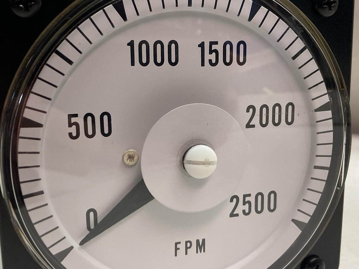 Used EIL Instruments,Model DB-40,Panel Mount Meter 0-10VDC Scale 0-2500 FPM