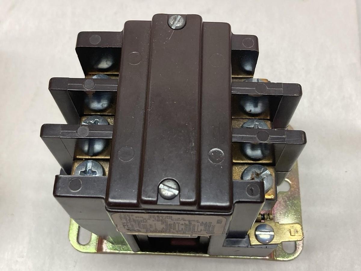 Elmwood,30D030,Contactor 24V Coil 50/60Hz