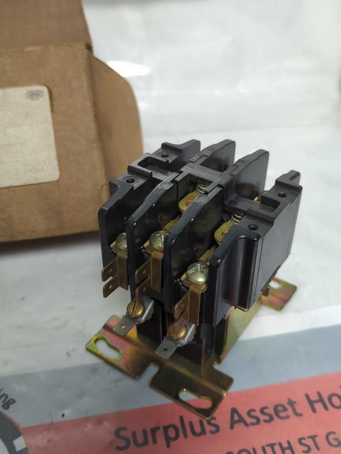 FURNAS,42BE35AJ106,DEFINITE PURPOSE CONTACTOR 3-POLE NOS