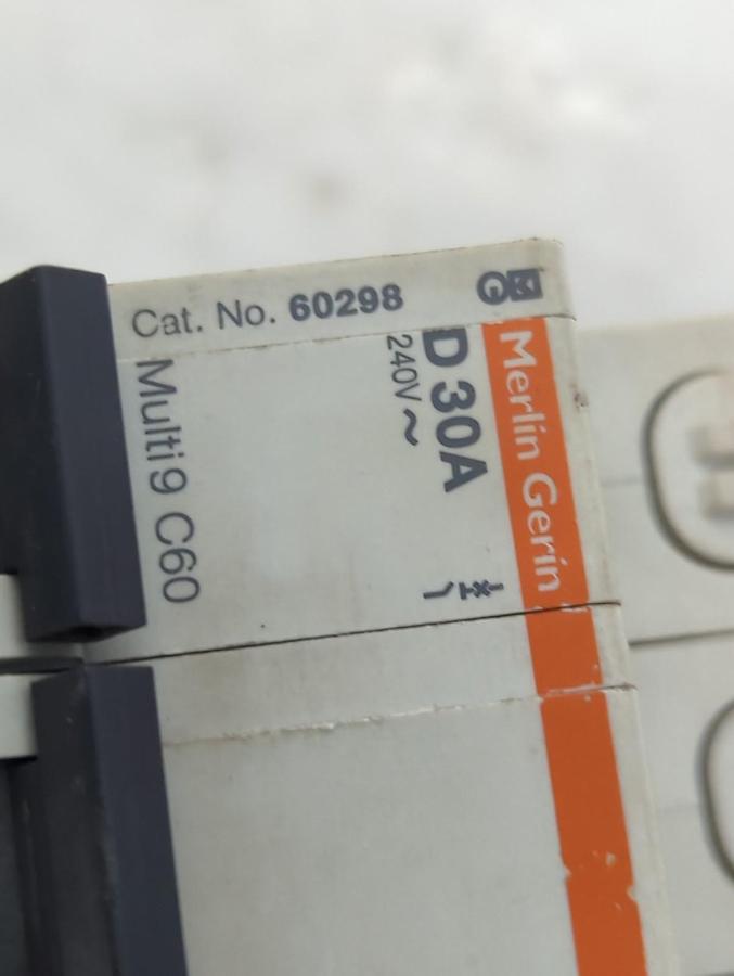 Used MERLIN GERIN,60298,CIRCUIT BREAKER D 30A 240V PRE-OWNED