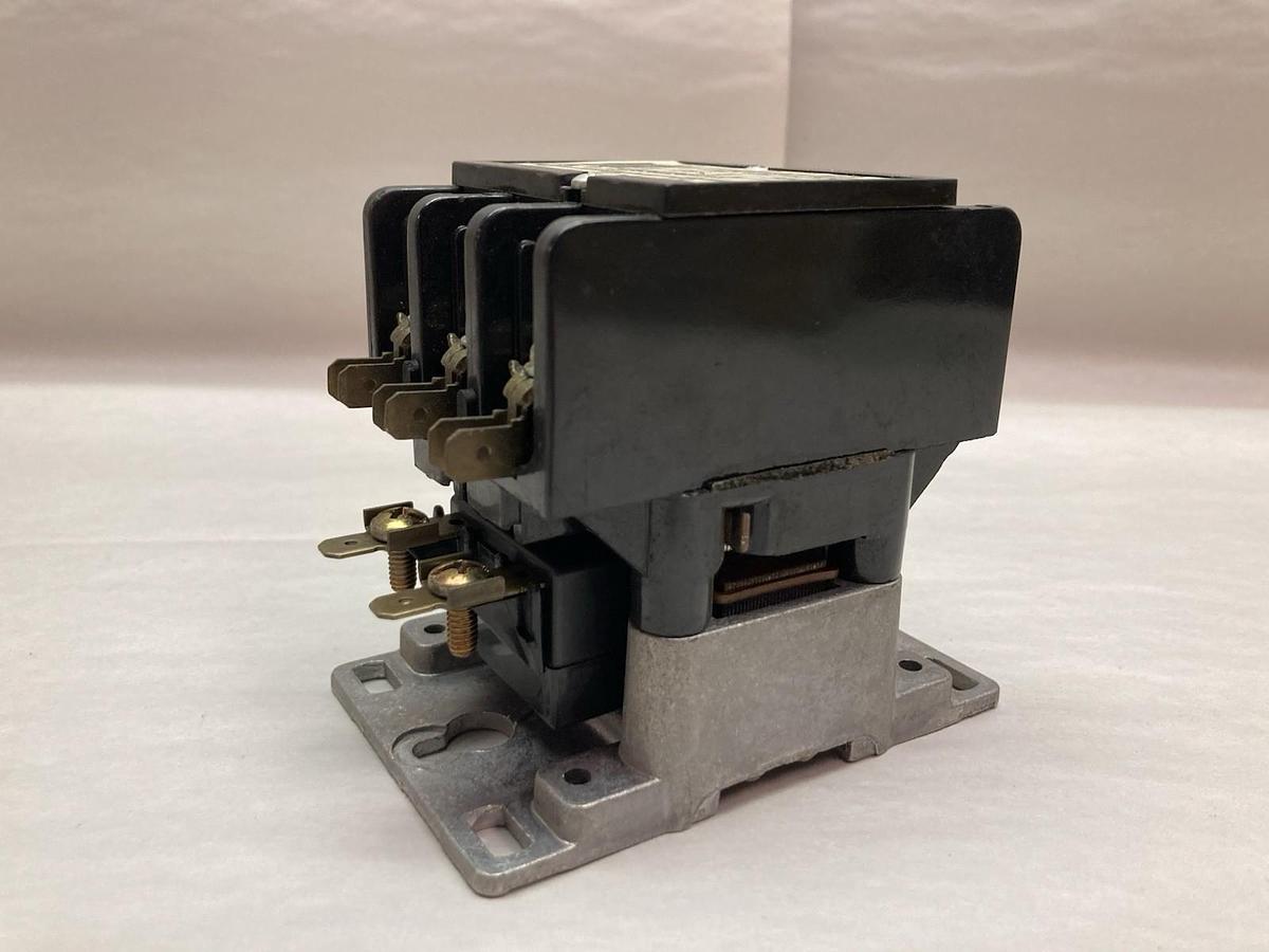 General Electric,CR353AB3AH1AJ,3-Pole Contactor 25A