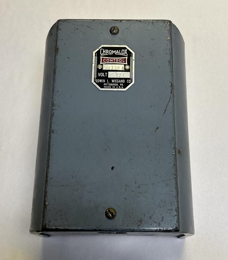 Used CHROMALOX,CR330AU,CONTACTOR ENCLOSED 30AMP 277V