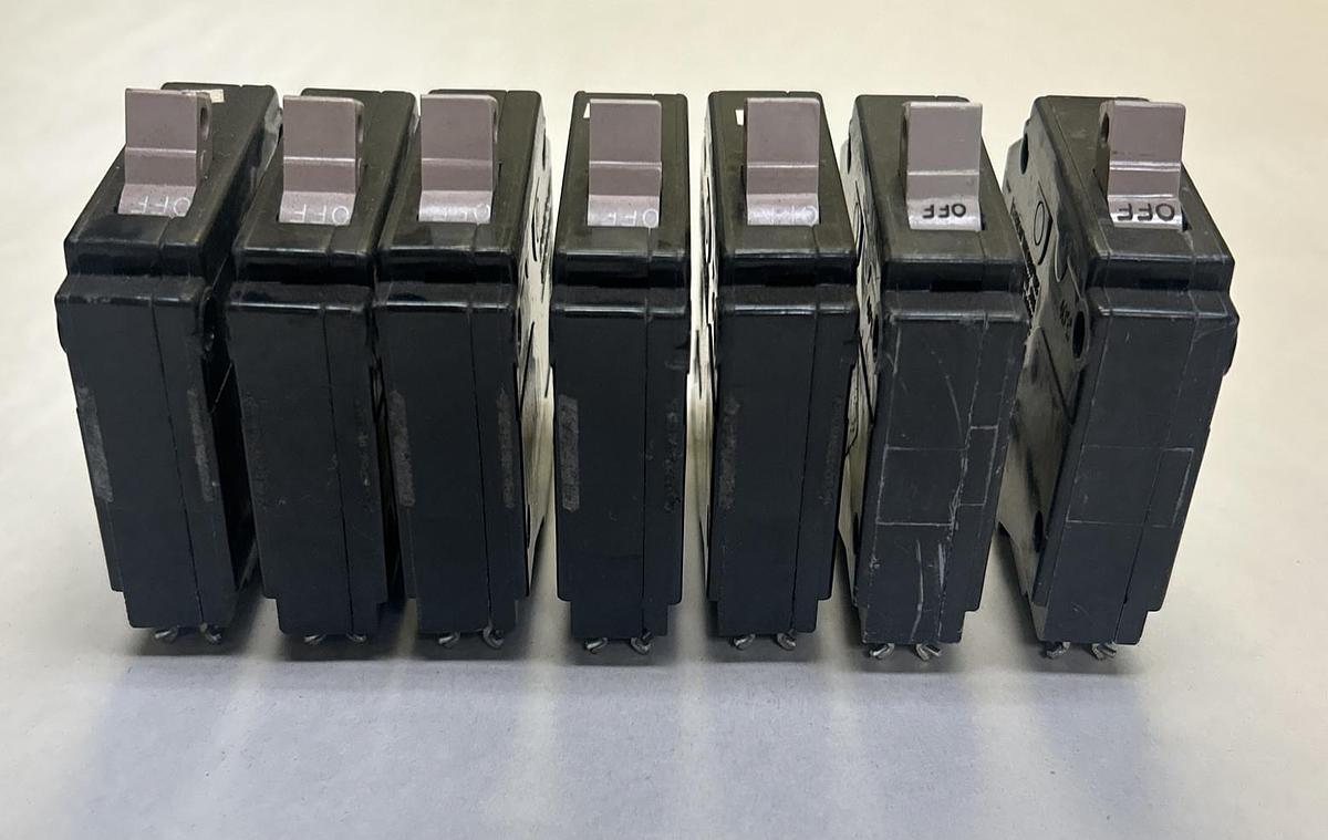 Used CUTLER-HAMMER,CH120,CIRCUIT BREAKER 20A 120/240V 1P LOT OF 7