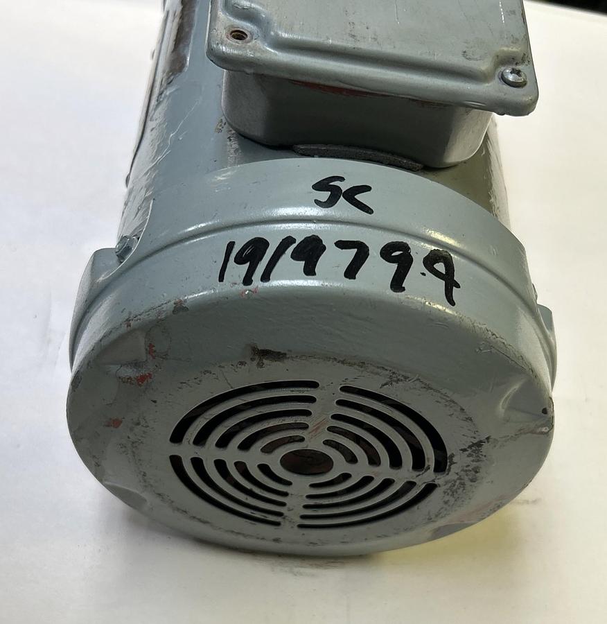 Used RELIANCE,B77C8400R,MOTOR 1/2HP 1140RPM 240V 3PH F5143TC FRAME