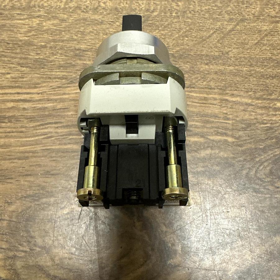 Allen Bradley,800T-J2,3 Position Selector Switch