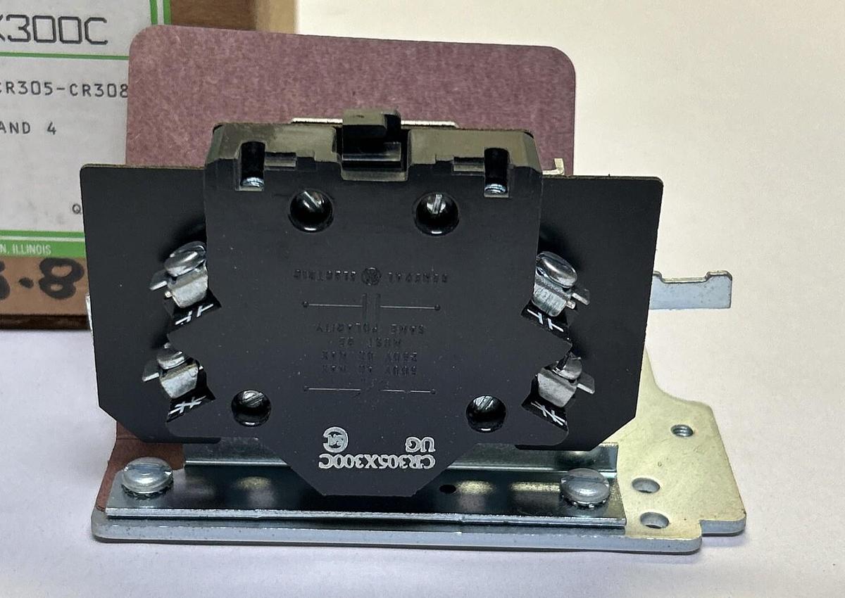 Used GENERAL ELECTRIC,CR305X300C,AUXILIARY CONTACT BLOCK NEW