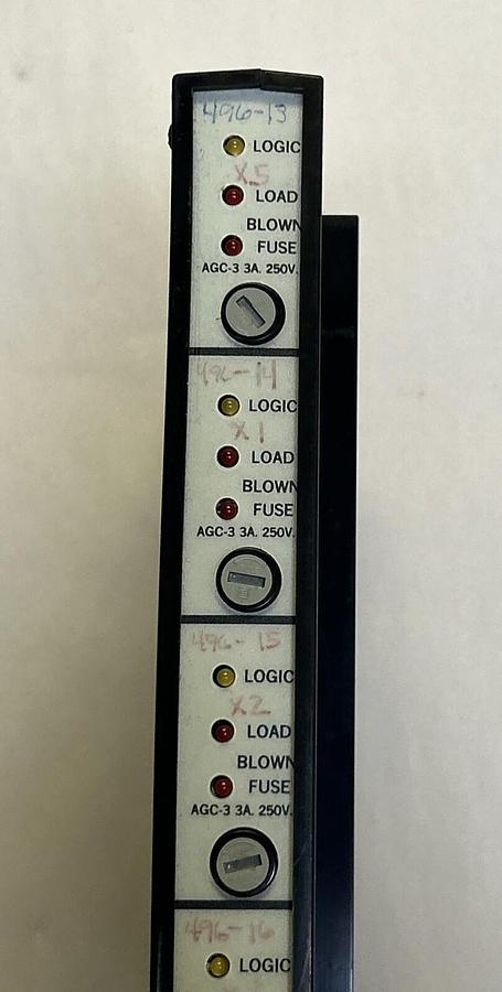 Used SQUARE D SYMAX,8030DOM-221,OUTPUT MODULE