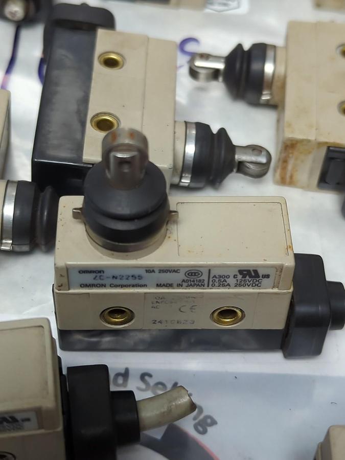 Used OMRON,ZC-N2255,ROLLER LIMIT SWITCH 250VAC 10AMP LOT OF 16 PRE-OWNED
