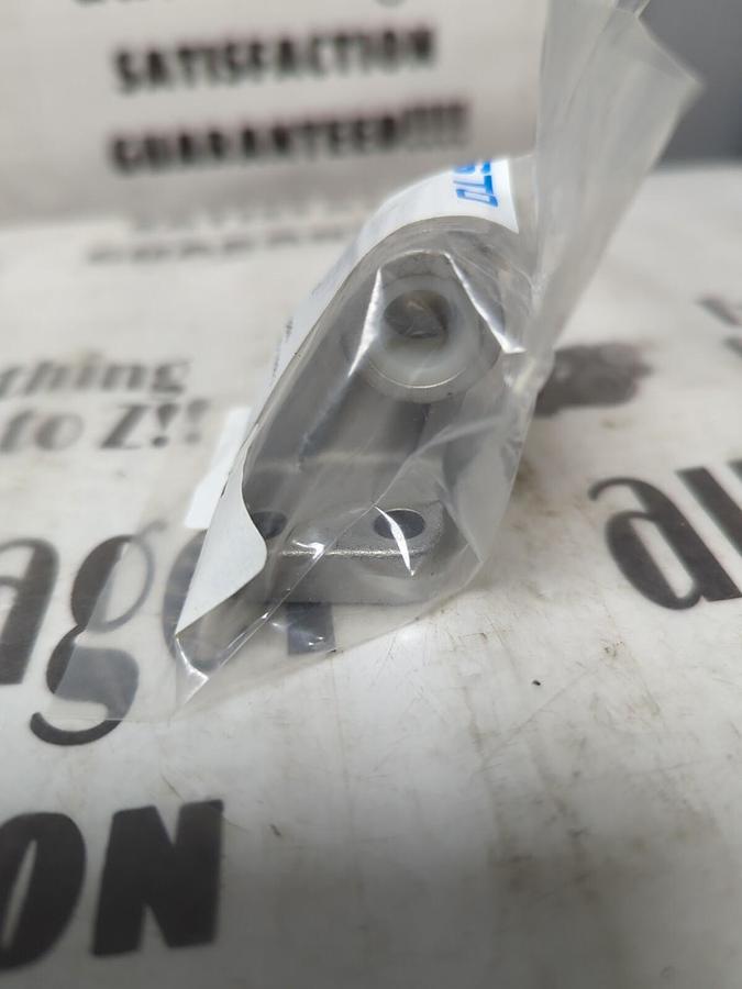 Used FESTO,LNG-32 33890,CLEVIS FOOT MOUNT NEW